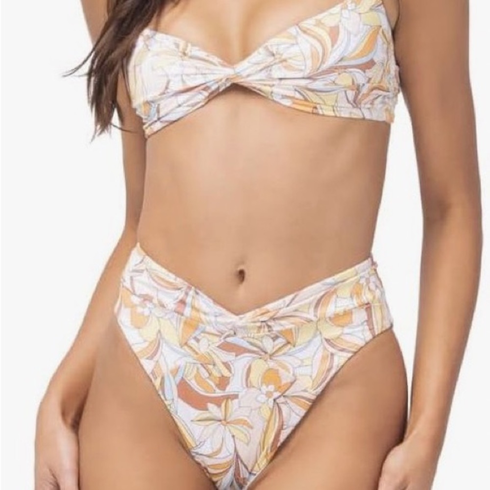 L*Space - Eco Chico Ringo Top in Soulshine Floral (size medium)